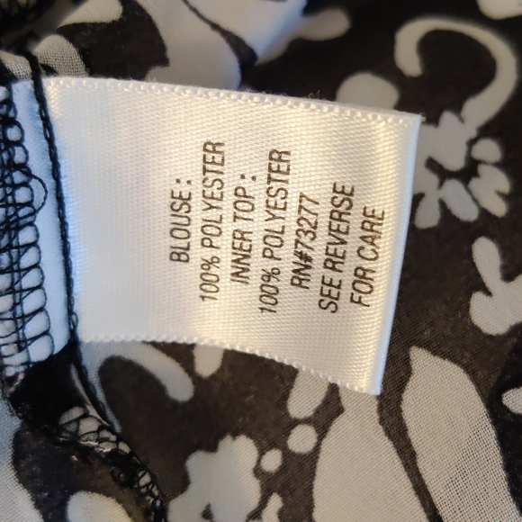 Croft & Barrow Women's two piece tank and Blouse - Picture 4 of 9